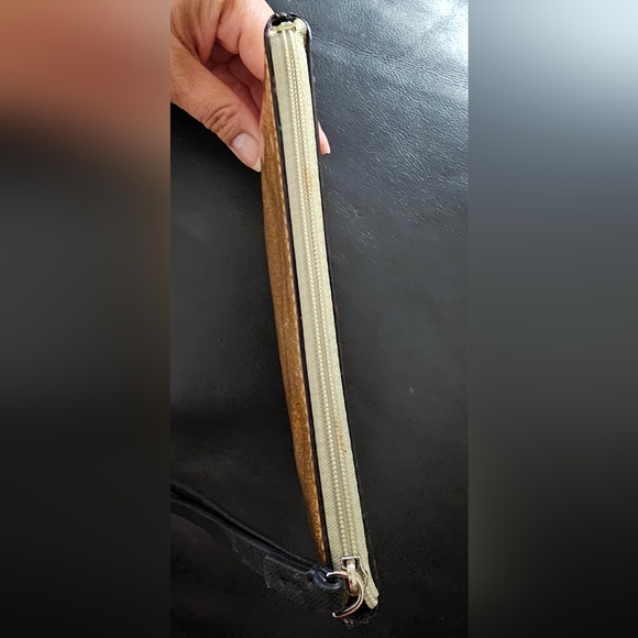 Kate Spade Bethann Gold Sparkle Wristlet NWOT - Picture 9 of 14